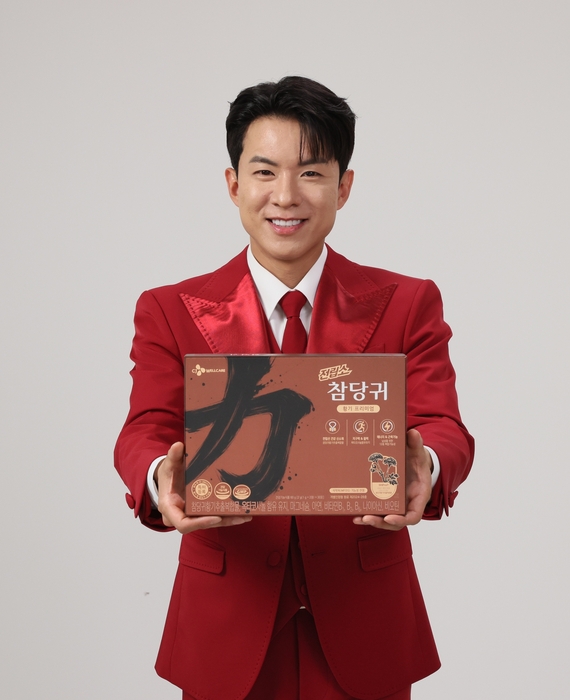'전립소 참당귀황기 프리미엄' 모델 나태주. 〈자료 CJ웰케어〉