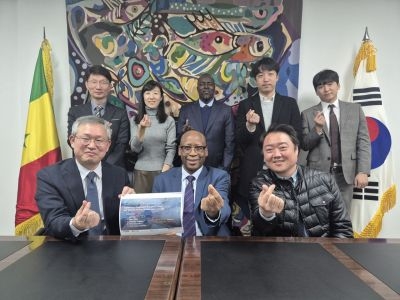2025년 11월 18일 주한세네갈대사관에서 대사, 참사관, 전라남도 국제관계대사, 이동휘 동신대 교수, 한전KDN 관계자가 ODA사업에 대해 협의하고 있다.