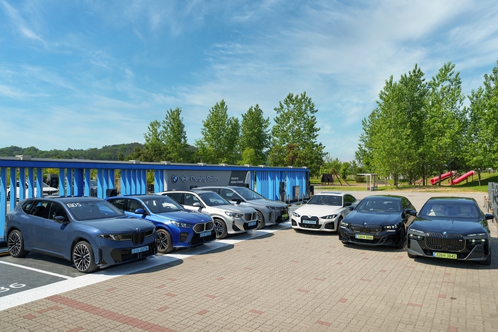 BMW 그룹, 전기차 누적 판매 200만 대 돌파…국내 수입 프리미엄 1위