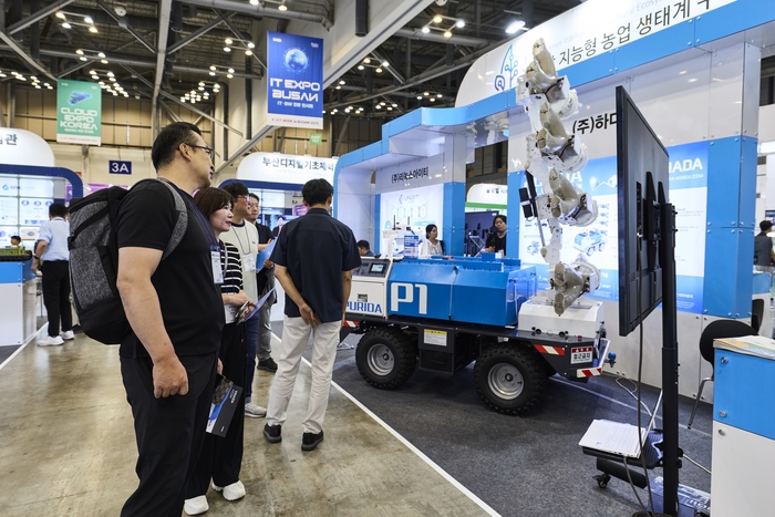 지난해 'K-ICT WEEK in BUSAN' 참가 기업 부스