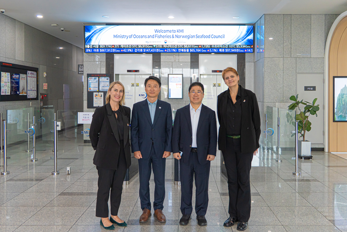 왼쪽부터 잉에뵤르그 요르달 노르웨이수산물위원회 한국 마켓 디렉터, 윤성순 한국해양수산개발원 부원장, 양영진 해양수산부 수산정책국장, 모니카 토우센 주한 노르웨이대사관 공관차석