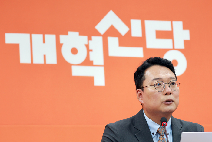 개혁신당 천하람 대표 권한대행 겸 원내대표가 7일 국회에서 비상대책위원회 체제로 당 상황을 수습하겠다고 발표하고 있다. 2026.9.7 연합뉴스