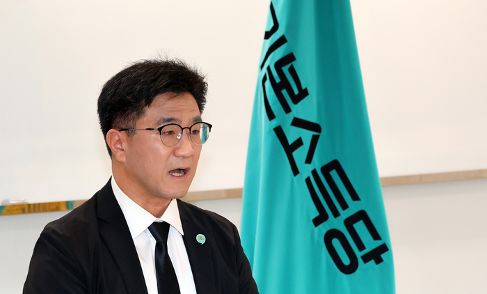 오준호 기본소득당 대표가 7일 서울 여의도 중앙당사에서 열린 최고위원회의에서 발언하고 있다. 연합뉴스