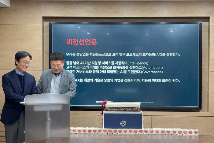 (왼쪽부터)장인수 이노에이엑스 대표, 심현섭 대표