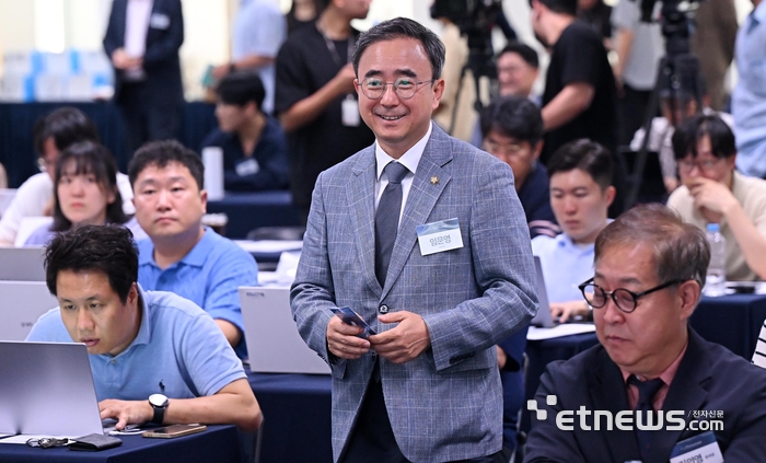[포토] 국가AI전략위 1주년 성과보고회 참석하는 임문영 의원