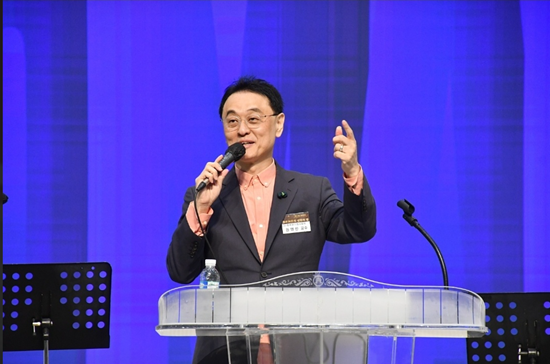 권영찬 교수, 황영웅·파라다이스 이름으로 한부모가정에 500만원 상당 후원