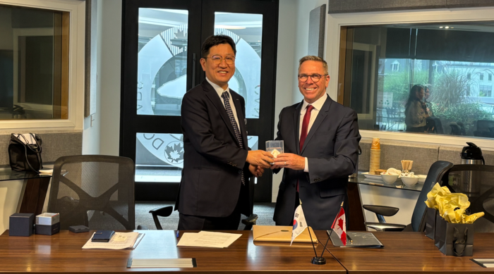 한국조폐공사기 최근 캐나다 오타와에 위치한 조폐국(Royal Canadian Mint)과 양국 주화산업 발전과 협력을 위한 업무협약을 체결했다.