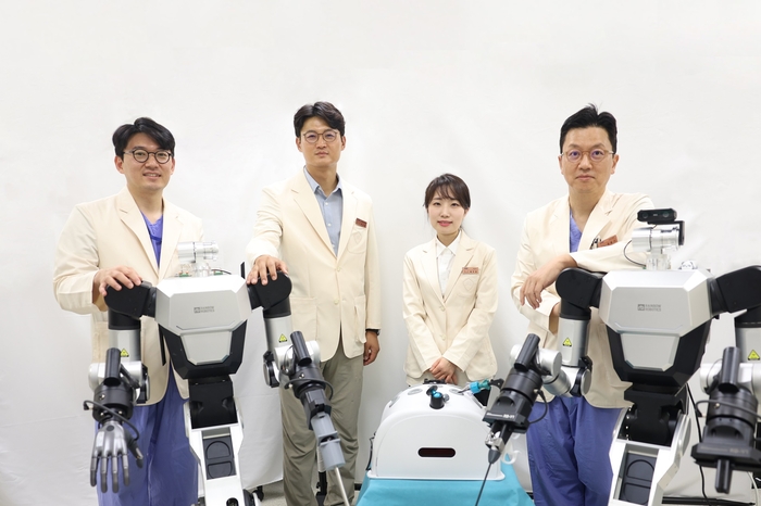 삼성서울병원의 수술보조 로봇 개발진
