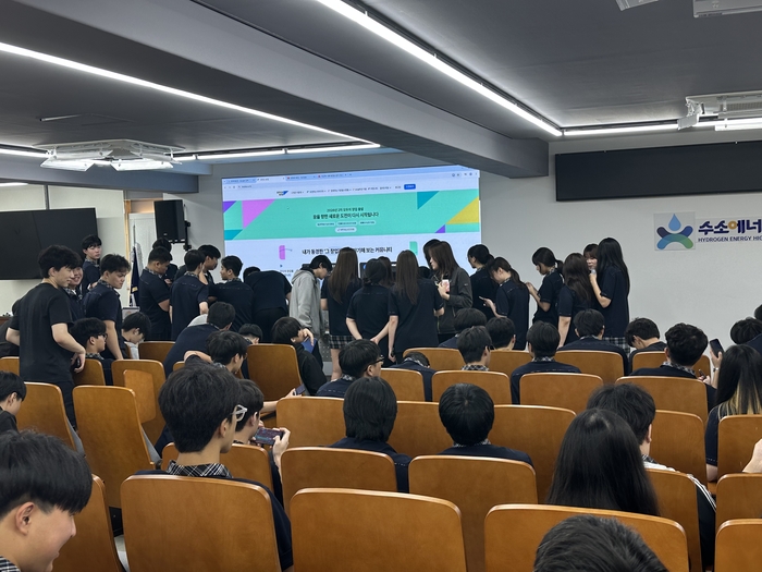 '2026년 모두의 창업 프로젝트' 참가자들.