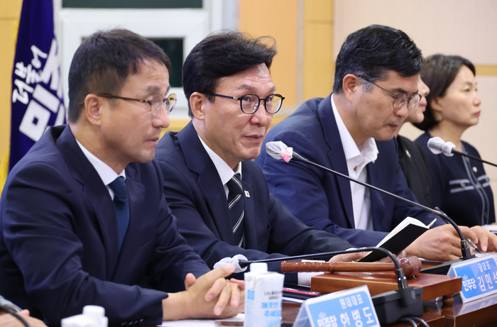 김민석 더불어민주당 대표가 9일 전북도청에서 열린 현장 최고위원회의에서 발언하고 있다. 연합뉴스