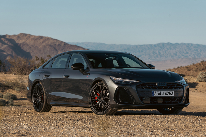 더 뉴 아우디 A6 45 TFSI 콰트로 S-라인 블랙 에디션