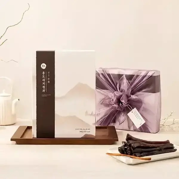 행복한홍삼 수제 도라지정과 보자기 선물 세트 300g. 〈자료 11번가〉