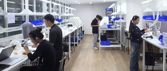 아이니어 장비로만 운영되는 태국 안경 공장(LAB)