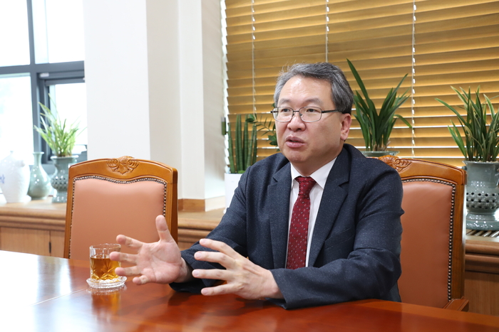 [인터뷰]권이균 지질연 원장 “국가기본지질도 완간, 마침표 아닌 새 출발점