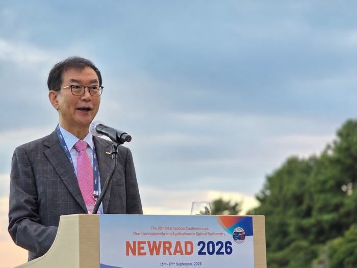 'NEWRAD 2026' 오프닝 세션에서 이호성 표준연 원장이 환영사를 하고 있다