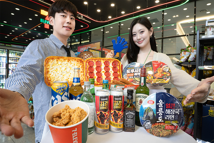 세븐일레븐은 오는 19일 개막하는 '2026 아이치·나고야 아시안게임'을 맞아 치킨, 맥주, 위스키, 라면 등 300여종 상품 할인 프로모션을 이달 30일까지 진행한다고 14일 밝혔다.