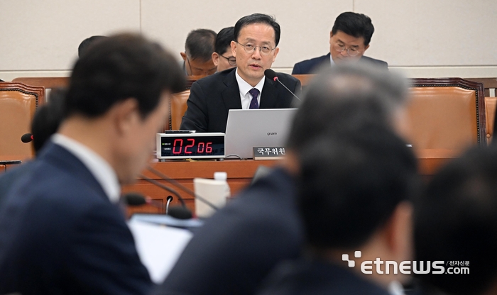 [포토] 야당 질의 답변하는 이형일 후보자