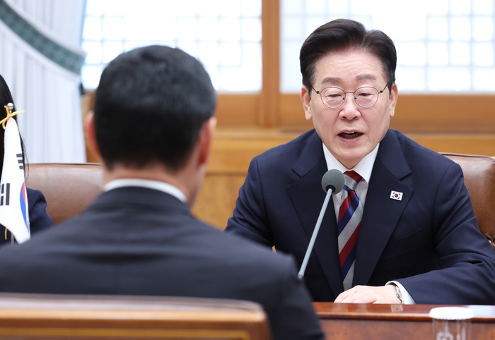 이재명 대통령이 15일 청와대에서 열린 세르다르 베르디무하메도프 투르크메니스탄 대통령과의 확대 정상회담에서 발언하고 있다. 연합뉴스