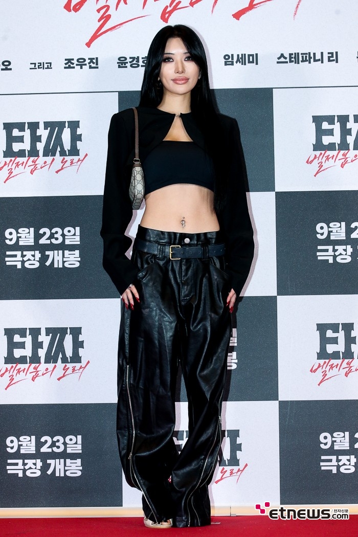 [Et포토] 우아, '시원하게 드러낸 복근'