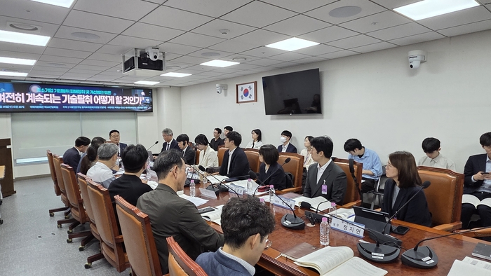 16일 국회에서 열린 '기술탈취 피해사례 발표 및 개선방안 토론회'가 진행되고 있다.