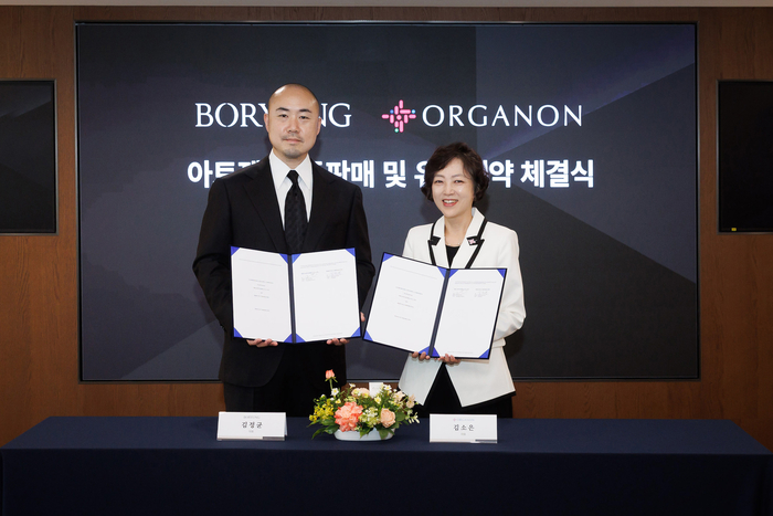 (왼쪽부터)김정균 보령 대표와 김소은 한국오가논 대표.