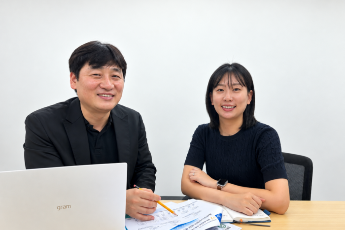 ERP도입 실무를 진행한 박태수 과장(왼쪽)과 심소영 주임