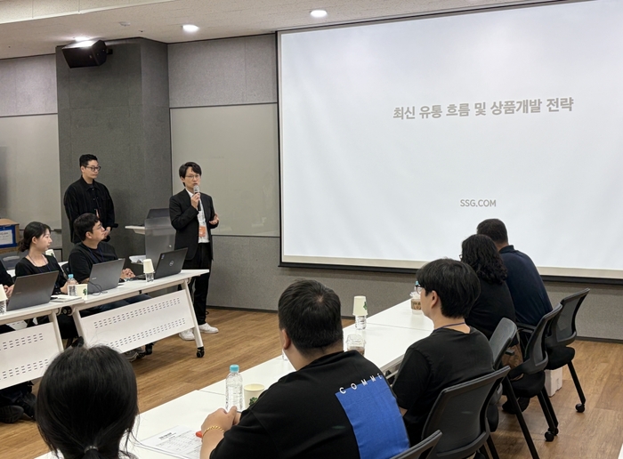 SSG닷컴은 가정간편식(HMR) 분야 소상공인의 상품 개발을 돕는 컨설팅 프로그램 '쓱케일업'을 시작했다고 16일 밝혔다.
