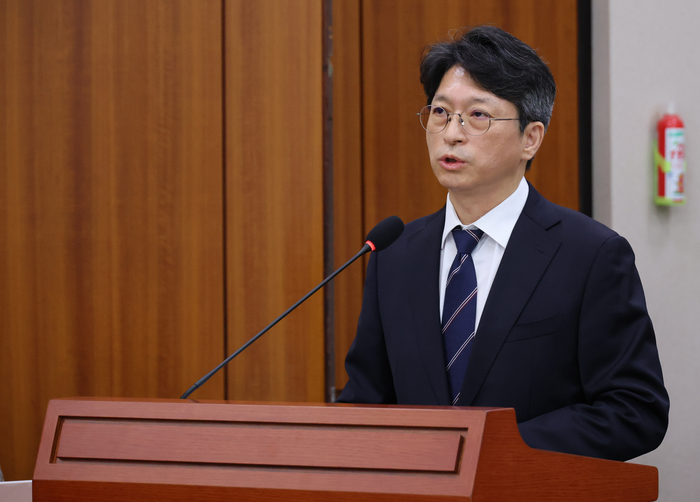 홍지선 국토교통부 장관 후보자가 16일 국회에서 열린 인사청문회에서 인사말하고 있다. 연합뉴스