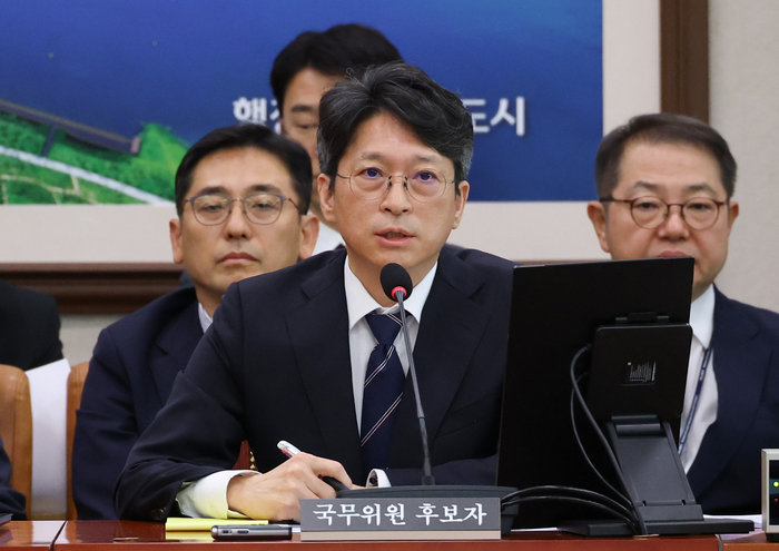 홍지선 국토교통부 장관 후보자가 16일 국회에서 열린 인사청문회에서 위원 질의에 답하고 있다. 연합뉴스