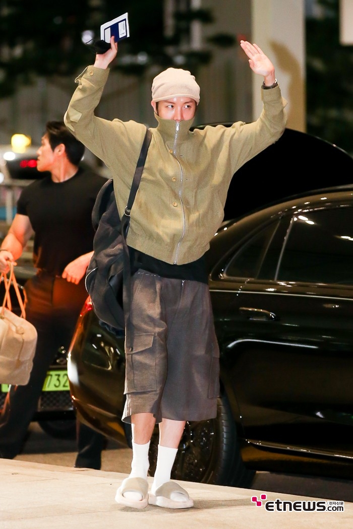 [ET포토] BTS 제이홉, '그가 보고 만세를 부른 사람은'