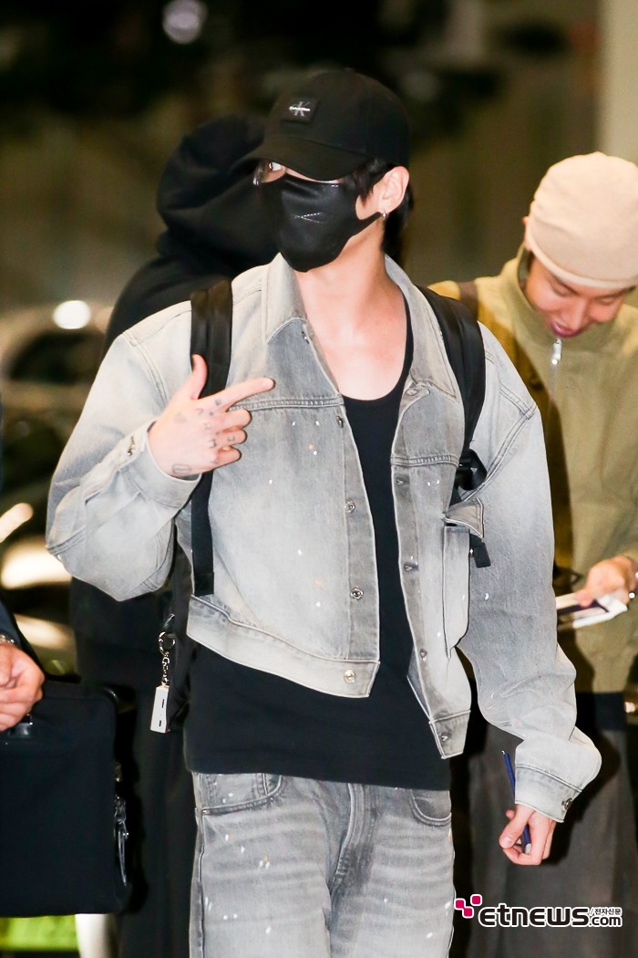 [ET포토] BTS 정국, '호수처럼 넓은 어깨'