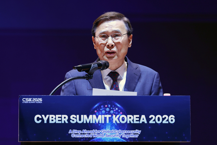 이종석 국가정보원장이 17일 서울 강남구 코엑스에서 열린 '사이버 서밋 코리아 2026' 개회식에서 개회사를 하고 있다. (출처=국가정보원)