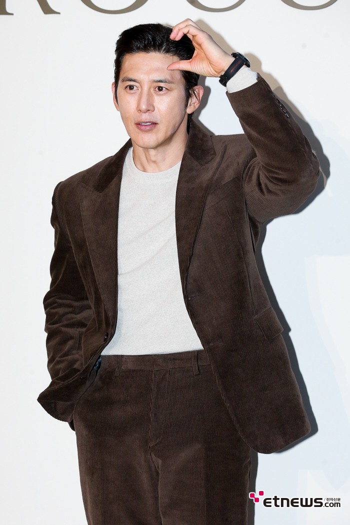 [ET포토] 고수, '하트도 근사하네'