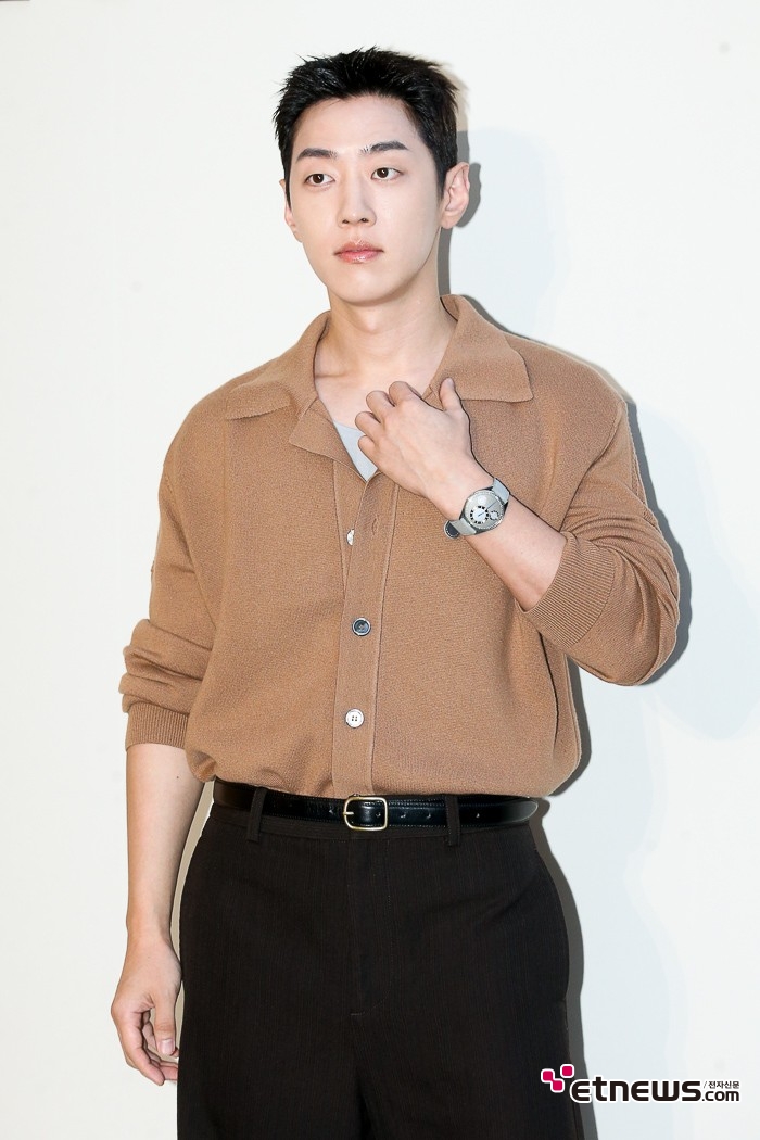 [ET포토] 그레이, '카디건은 넣입하고'
