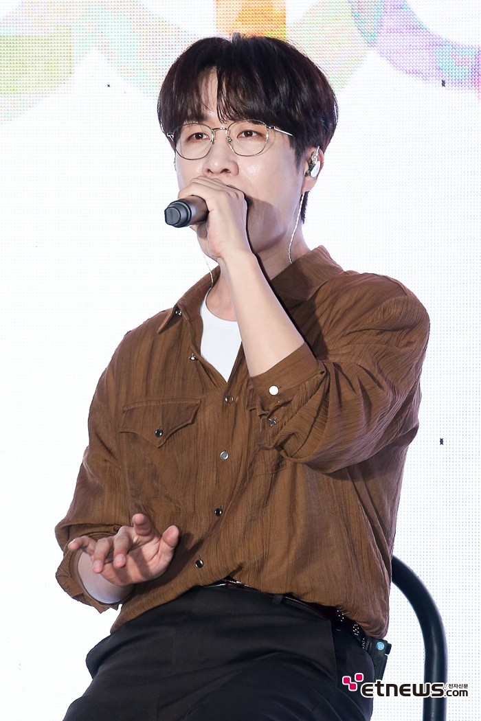 [ET포토] 신곡 무대 선보이는 소란 고영배