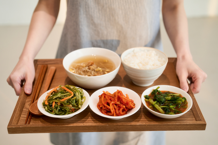 하루 세 끼를 기존보다 앞당겨 섭취하는 식습관이 몸무게 조절은 물론 혈압과 식욕을 관리하는 데 긍정적인 영향을 줄 수 있다는 연구 결과가 나왔다. 사진=게티이미지