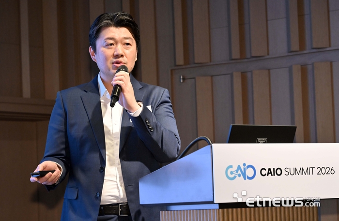 전자신문이 주최하는 CAIO 서밋 2026이 'AI-Native Enterprise : 에이전트, AI오케스트레이션, 그리고 기업 혁신의 재정의'를 주제로 18일 서울 강남구 웨스틴 서울 파르나스 호텔에서 열렸다. 김정희 다올티에스 이사가 '데스크톱에서 시작하는 AI 프로덕션'을 주제로 발표하고 있다. 김민수기자 mskim@etnews.com