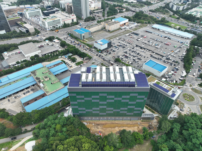 에스케이에스이, 강남데이터센터에 892.025kW 컬러 BIPV 납품
