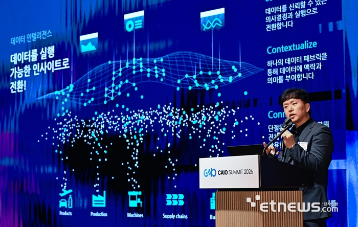 박준상 지멘스 본부장이 '데이터 인텔리전스가 만드는 인더스트리얼 AI의 미래'를 주제로 발표하고 있다. 이동근기자 foto@etnews.com