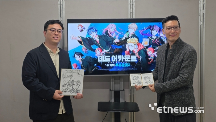 박영재 이안게임즈 대표(왼쪽)와 김병기 PD가 17일 도쿄게임쇼(TGS) 2026이 열린 일본 지바현 마쿠하리 멧세에서 그룹인터뷰에서 '데드 어카운트: 두 개의 푸른 불꽃'을 소개했다.