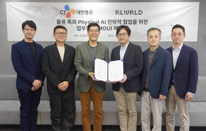 왼쪽부터 리얼월드 안지윤 최고전략책임자, 이강욱 사업대표, 류중희 대표, CJ대한통운 이종훈 미래성장추진단장, 김정희 TES물류기술연구소장, 윤동욱 전략기획실장