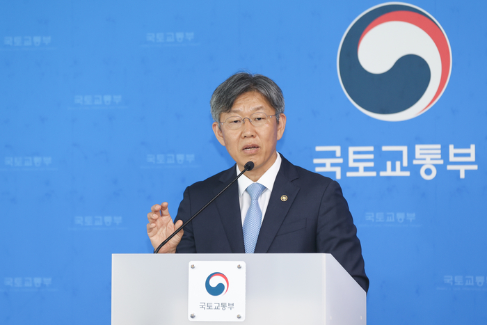 김이탁 국토교통부 1차관이 21일 정부세종청사에서 '주거안정플랜' 주요 내용을 설명하고 있다. (사진=국토교통부)