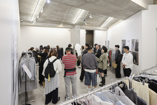 지난 20일(일)부터 일본 도쿄에서 운영 중인 팝업스토어 'K-CLOSET by KOSME X NUGU' 현장 모습.