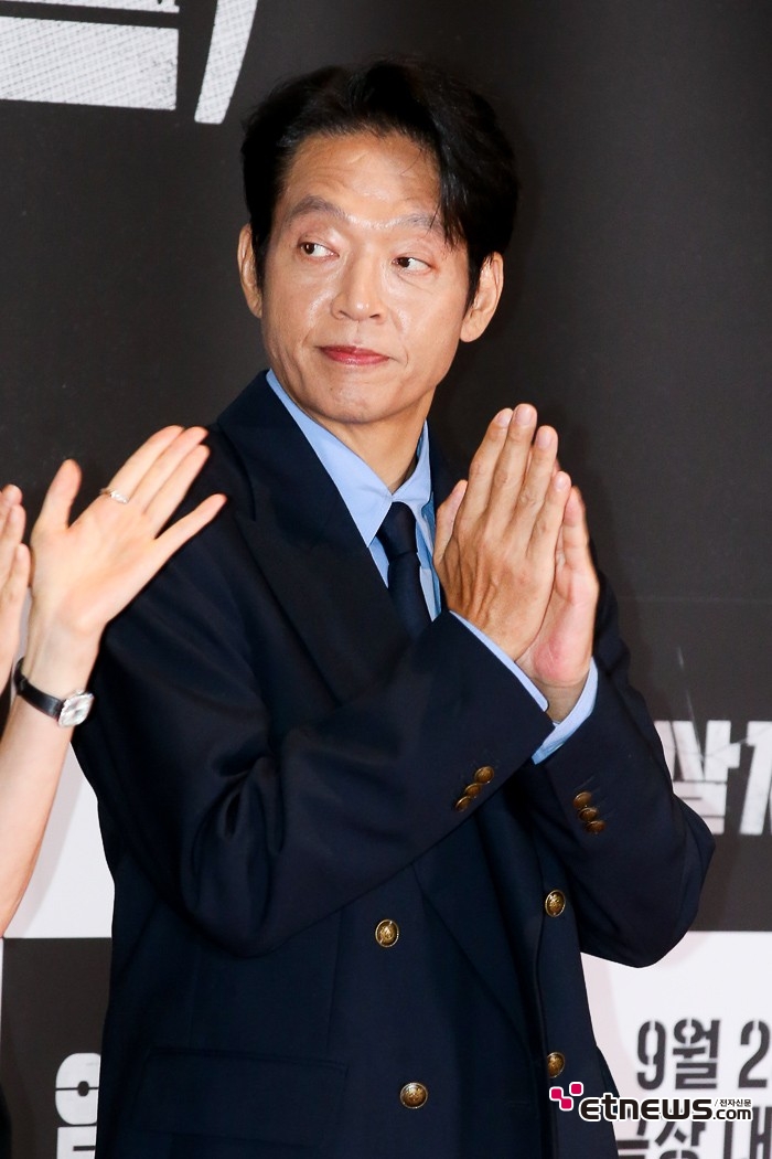 [ET포토] 박지환, '옆을 힐끔'
