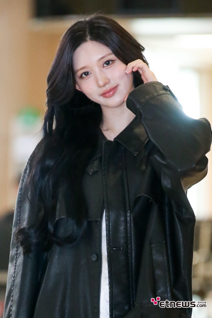 [ET포토] 아이브 가을, '분위기 있는 볼하트'