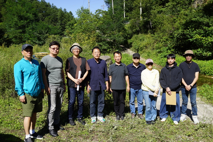 지난 2일 탐사팀들이 강원도 정선 보암광산에서 구리광산 개발을 위한 현장 정밀조사를 진행했다.