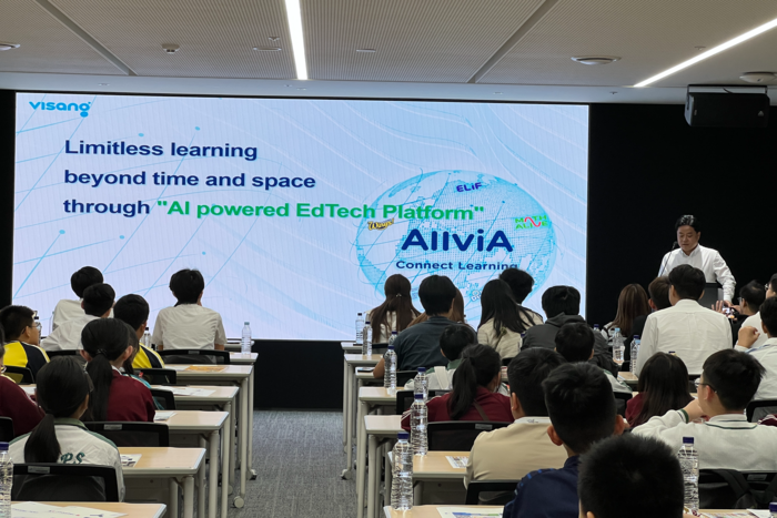 경기도 과천 비상교육 본사를 방문한 홍콩 교사·학생들이 AllviA 소개를 듣고 있다. ⓒ비상교육