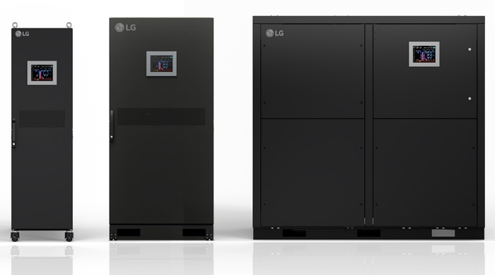LG전자의 액체냉각 솔루션 CDU(Coolant Distribution Unit) 라인업. (왼쪽부터) 600㎾, 1㎿, 2.5㎿ 제품.
