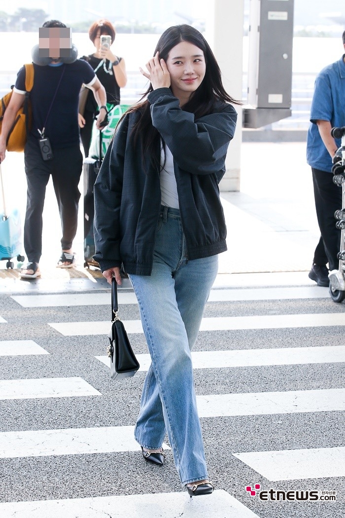 [ET포토] 박규영, '예쁨을 넘기며'