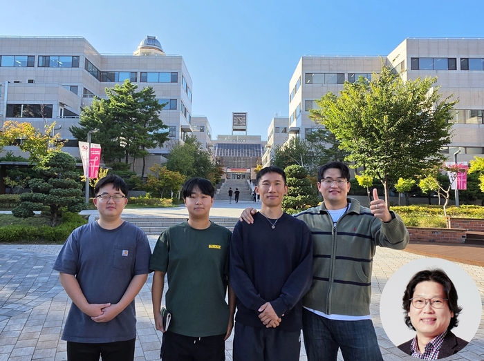 (왼쪽부터) 물리학과 통합과정 박기정 씨, 통합과정 오현민 씨, 이형우 박사, 통합과정 문태영 씨, 박경덕 교수